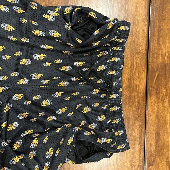 RPI flaming dice-mesh lined shorts-with drawl string. Mens size XL - Picture 6 of 10